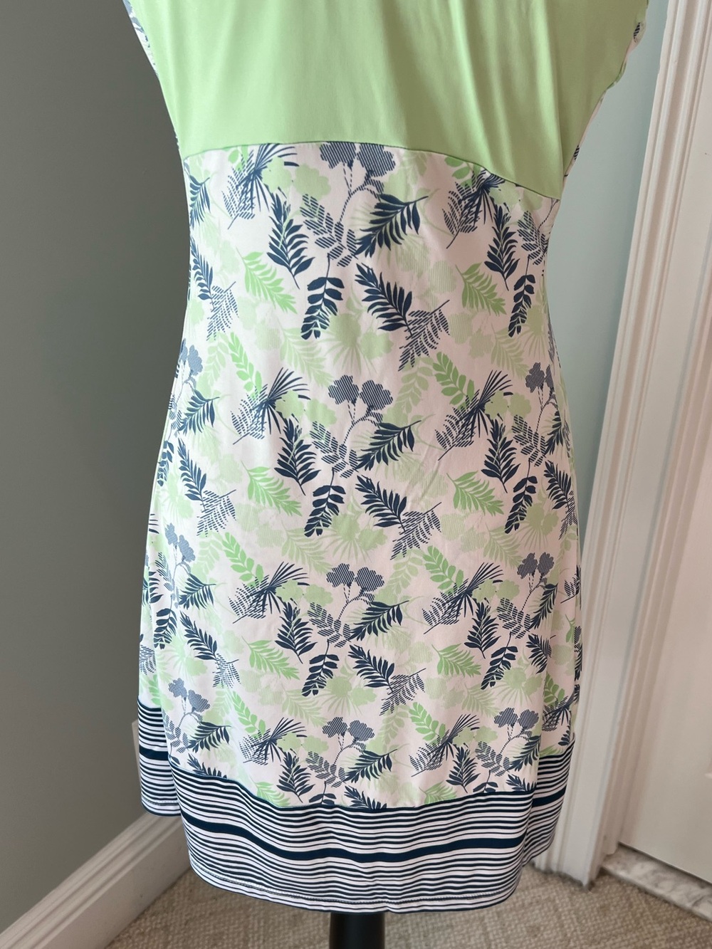 Tee Time Sleeveless Palm Leaf Print Golf Dress | Size S | Great Condition - Picture 4 of 13